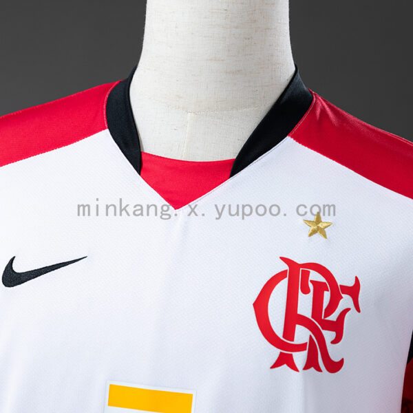 Camiseta Flamengo 1999 Retro Visita — detalle del tejido y material