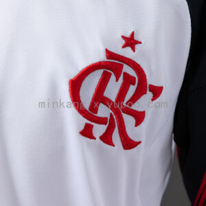 Camiseta Flamengo 2023/24 Visita — short negro con escudo del club
