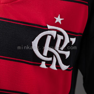 Camiseta Flamengo 2024/25 Local — detalle rayas horizontales