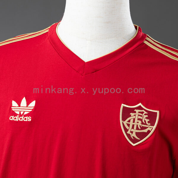 Camiseta Fluminense 2023/24 Tercera — detalle cuello en V