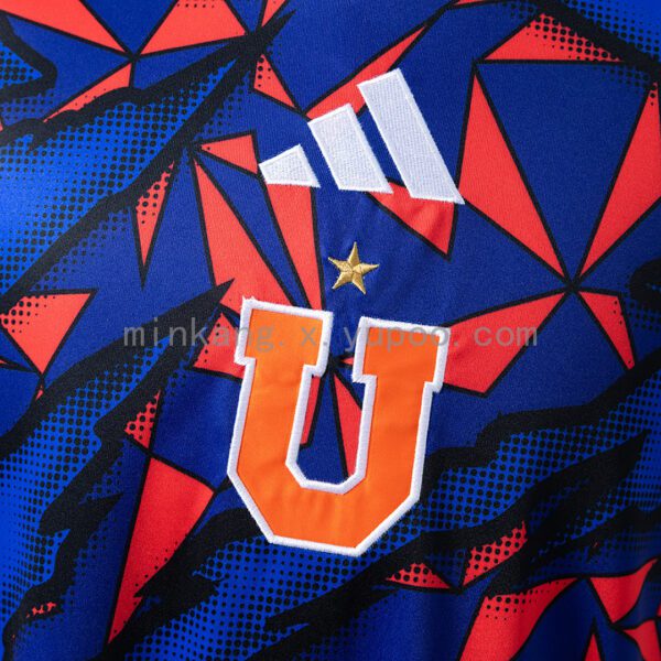 Camiseta Universidad de Chile 2024 Pre-Partido - detalle escudo