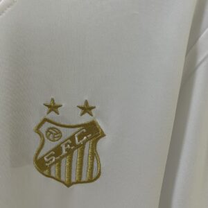 Camiseta Santos 2024 Edición Especial Blanca — detalle manga