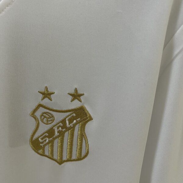 Camiseta Santos 2024 Edición Especial Blanca — detalle manga