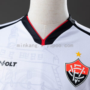 Camiseta Vitoria 2023/24 Visita — detalle del patrón sublimado en el tejido blanco