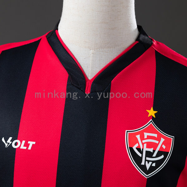 Camiseta Vitoria 2024 Local — detalle textura