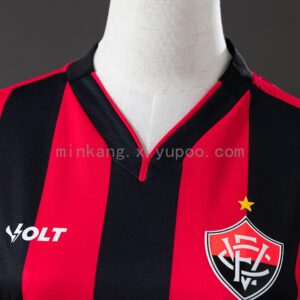 Camiseta Vitoria Actual Local Mujer — detalle patrón de franjas degradadas