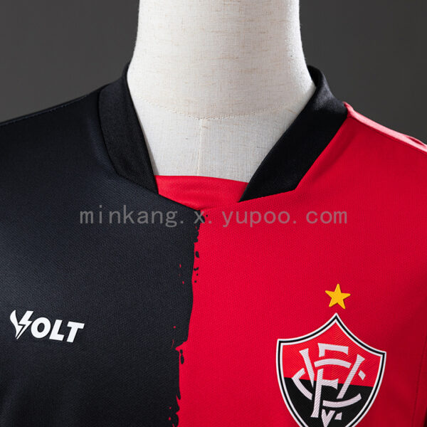Camiseta Vitoria 2023/24 Local — detalle manga
