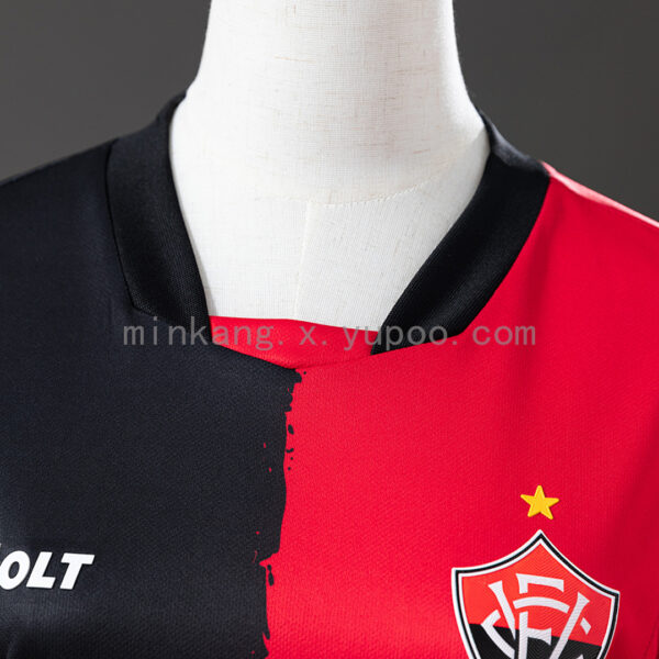 Camiseta Vitoria 2024 Local Mujer — detalle de tela
