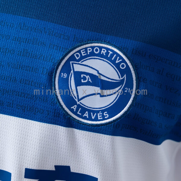 Camiseta Deportivo Alavés 2023/24 Visita — detalle patrón de la franja azul