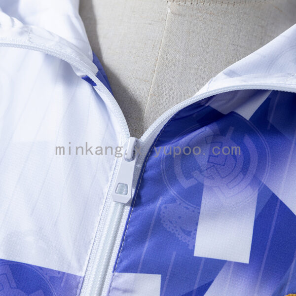 Camiseta Real Madrid 2024/25 Cortaviento — detalle tejido poliéster