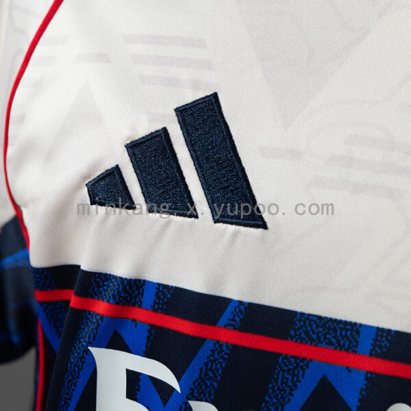 Camiseta Arsenal 2023/24 Pre-Partido - detalle patrón inferior y patrocinador