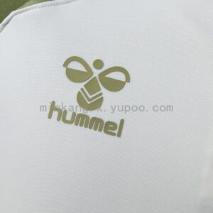Camiseta Celta de Vigo 2023/24 Entrenamiento — detalle logo Hummel
