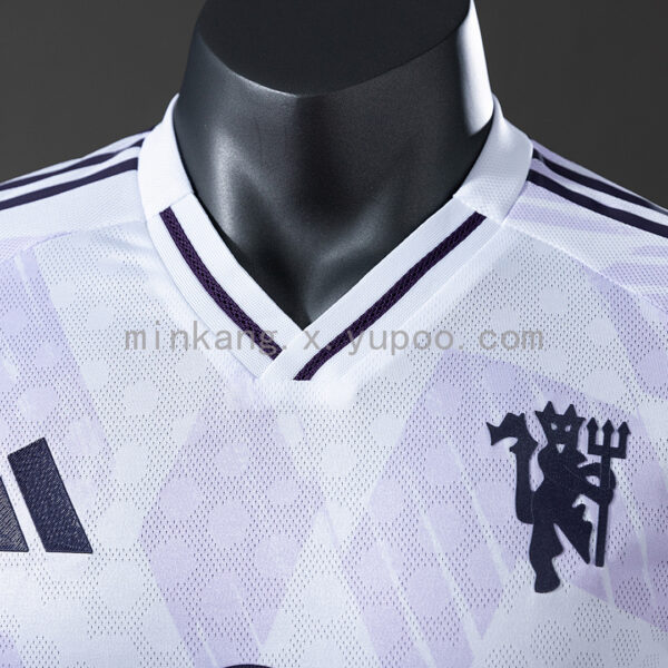 Camiseta Manchester United 2024/25 Visita - detalle patrón inferior