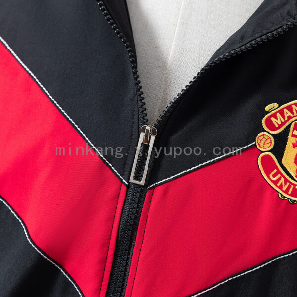 Camiseta Manchester United 2023/24 Cortaviento Entrenamiento - detalle puño