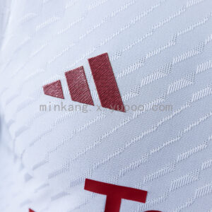 Camiseta Manchester United 2024/25 Tercera Versión Jugador - detalle hombro y franjas