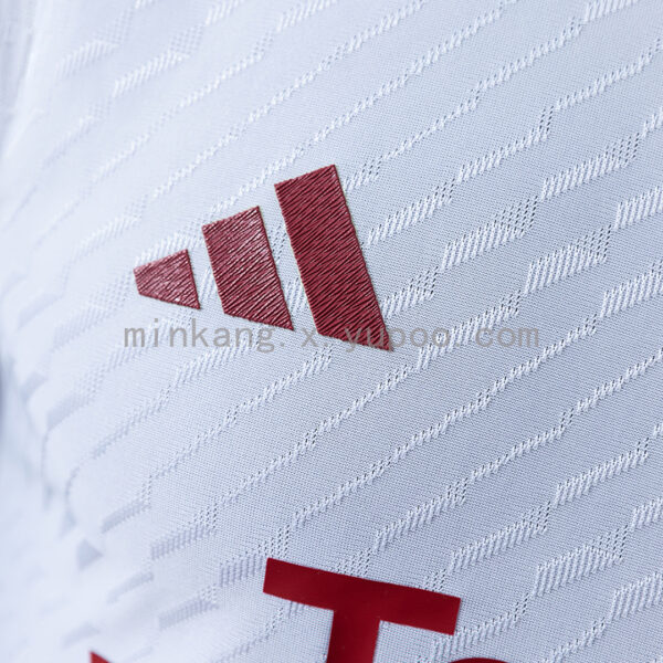 Camiseta Manchester United 2024/25 Tercera Versión Jugador - detalle hombro y franjas