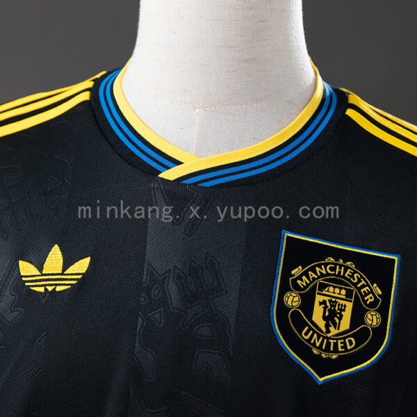 Camiseta Manchester United 2023/24 Visita - detalle tejido y texturas de la tela