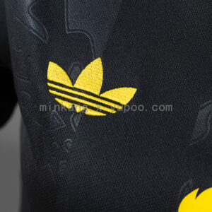 Camiseta Manchester United 2023/24 Tercera - detalle logo Adidas