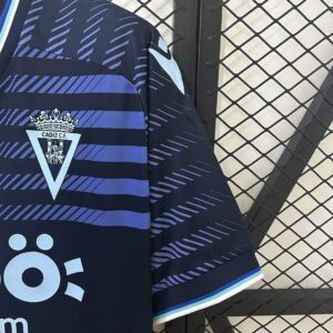 Camiseta Cadiz CF 2023/24 Tercera — detalle cuello y espalda