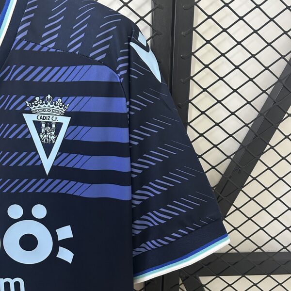 Camiseta Cadiz CF 2023/24 Tercera — detalle cuello y espalda