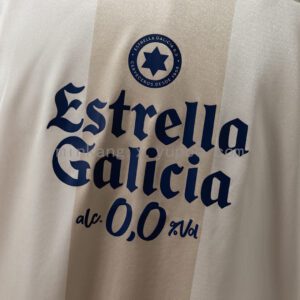Camiseta Deportivo La Coruña 1999/2000 Retro Edición Especial — puesta en maniquí