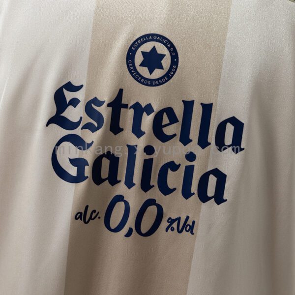 Camiseta Deportivo La Coruña 1999/2000 Retro Edición Especial — puesta en maniquí