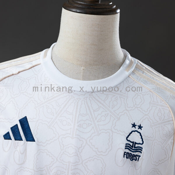 Camiseta Nottingham Forest 2023/24 Visita - detalle