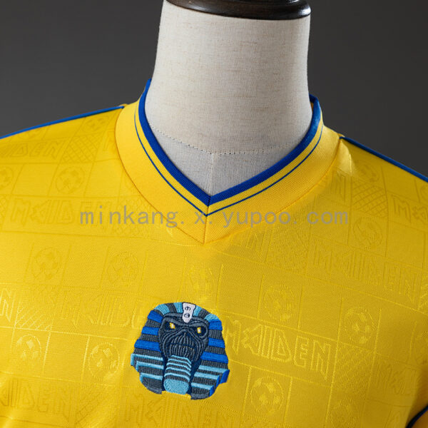 Camiseta West Ham 2008 Retro - detalle logo Iron Maiden