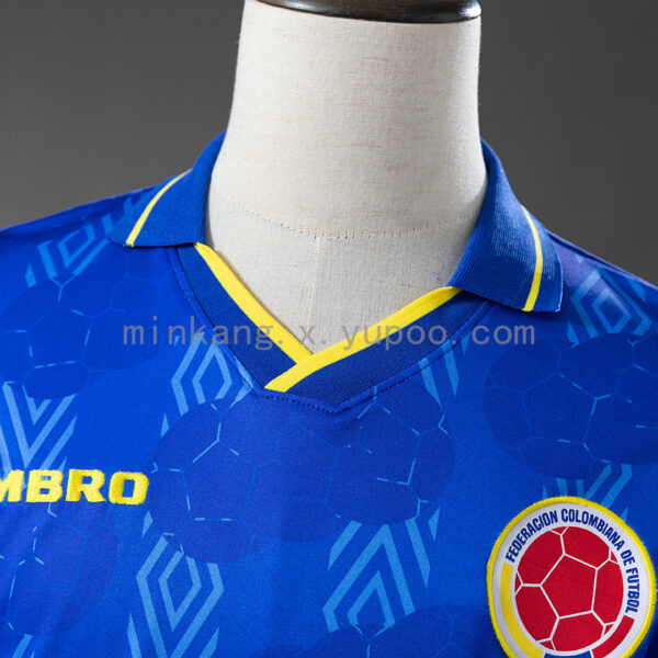 Camiseta Colombia 1994 Retro Visita Manga Larga - detalle escudo