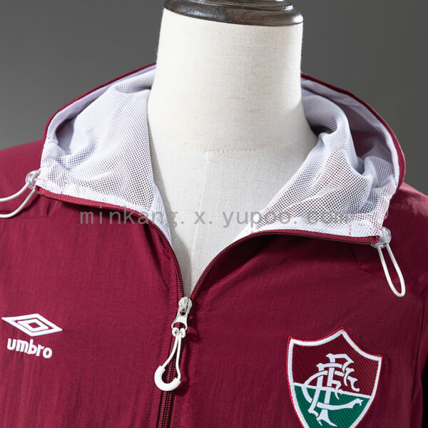 Camiseta Fluminense 2024 Cortaviento — detalle marca Umbro