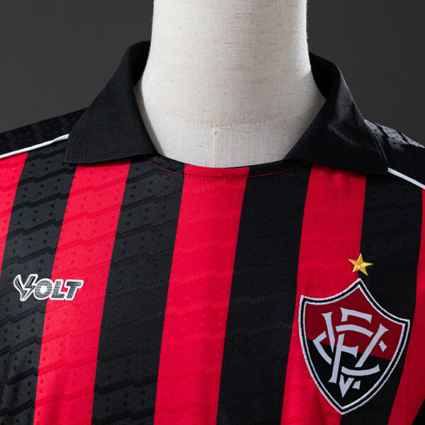 Camiseta Vitória 2024/25 Local — detalle rayas