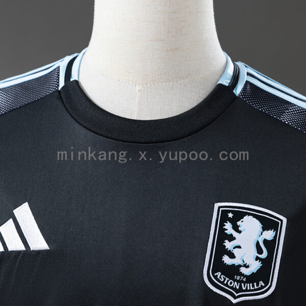 Camiseta Aston Villa 2024/25 Visita - detalle inferior y etiqueta