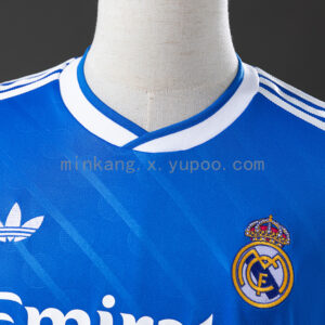Camiseta Real Madrid 2023/24 Tercera — detalle bajo