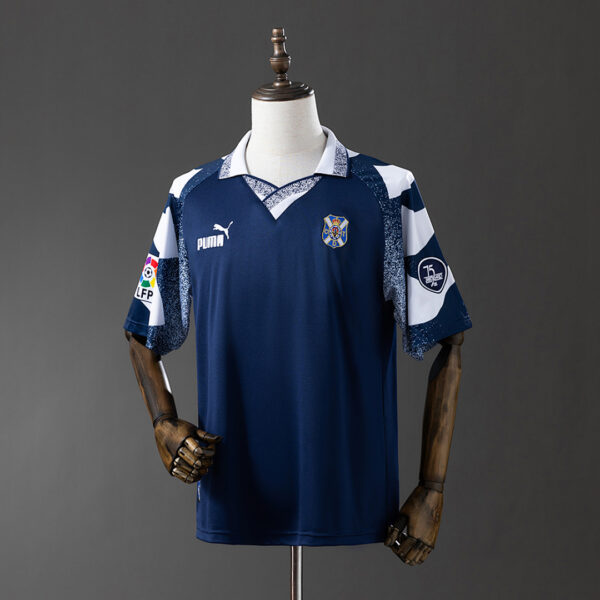 Camiseta Club Deportivo Tenerife Aniversario Local - detalle escudo