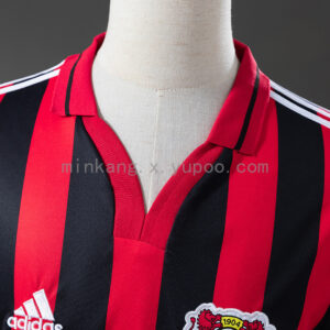 Camiseta Bayer Leverkusen 1988 Retro Local - detalle de la manga