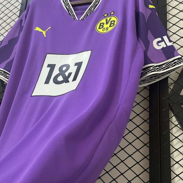 Camiseta Borussia Dortmund 2023/24 Arquero - detalle del patrocinador en la manga