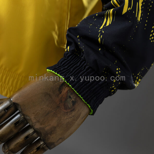 Camiseta Borussia Dortmund 2023/24 Entrenamiento Reversible - detalle del dobladillo