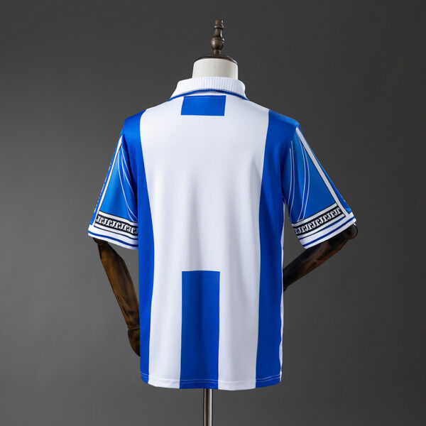 Camiseta Club Deportivo Leganés 2015/16 Retro Local — detalle escudo