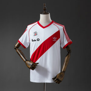 Camiseta River Plate 1986 Retro Local - detalle escudo