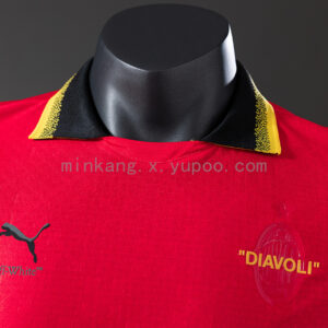 Camiseta AC Milan 2022/23 Edición Especial - detalle emblema trasero