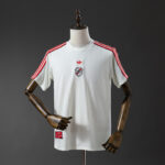 Camiseta River Plate 1991 Retro Visita Edición Especial - detalle escudo y hombro izquierdo