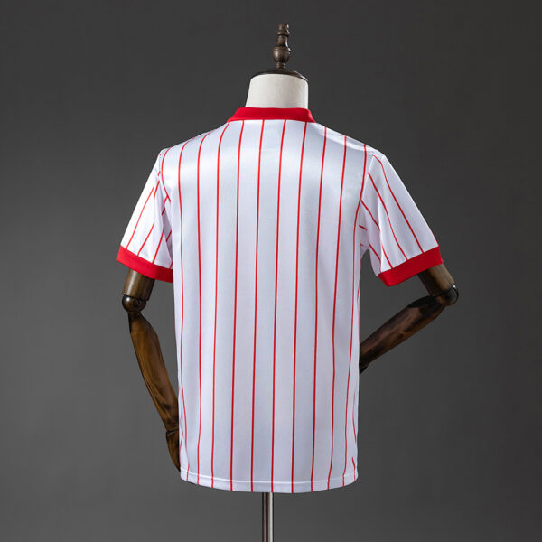 Camiseta 1. FC Köln 1986/87 Local - detalle del tejido y franjas verticales
