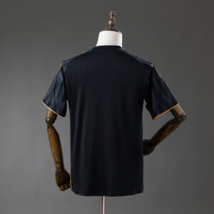 Camiseta Atletico Mineiro 2024/25 Tercera — detalle cuello en V