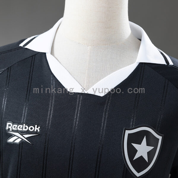 Camiseta Botafogo 2000 Retro Local Manga Larga — detalle logo Reebok