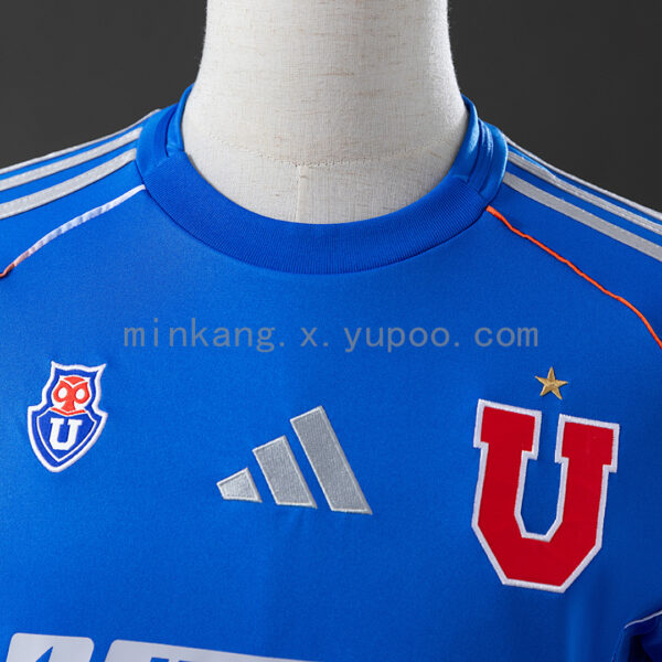 Camiseta Universidad de Chile 2024 Local - detalle parte inferior