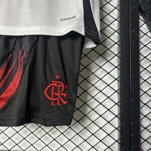 Camiseta Flamengo 2024/25 Visita — detalle logo marca