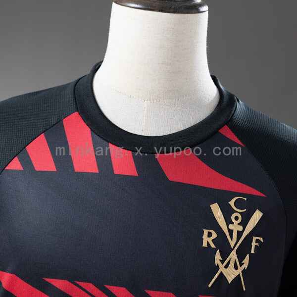Camiseta Flamengo Edición Especial — detalle cuello en V