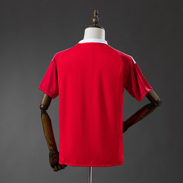 Camiseta Flamengo Edición Especial Retro — vista en ángulo lateral