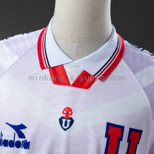 Camiseta Universidad de Chile 1996 Retro Local - detalle cuello y patrocinador