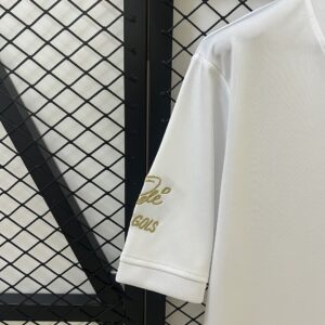 Camiseta Santos 2024 Edición Especial Blanca — detalle bajo
